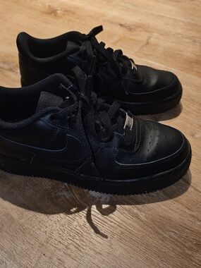 Nike Kids' Black Low-Top Sneakers